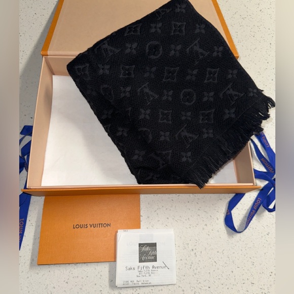 LOUIS VUITTON SCARF - Picture 3 of 3